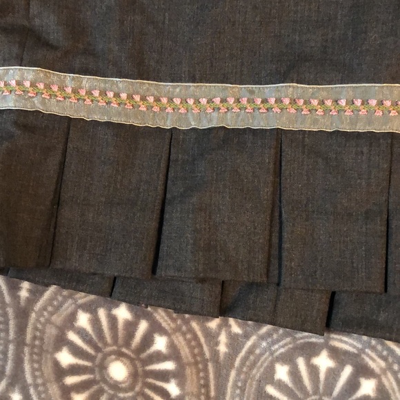 Banana Republic grey adorable skirt! - Picture 3 of 4